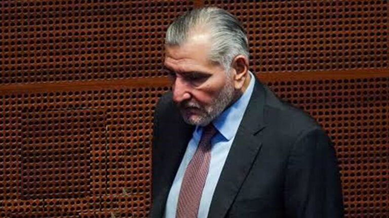 Democracia virtual/Adán: poder que estorba