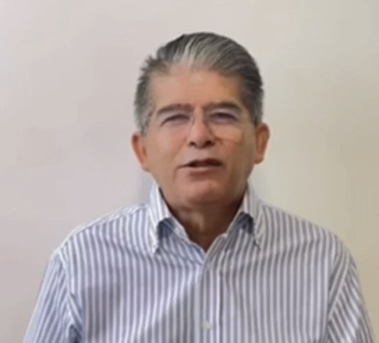 Democracia virtual / Aguas turbias en Paraíso