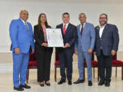 Recibe Alejandro Moreno reconocimiento del Senado de República Dominicana
