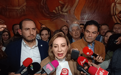 Senadores del PAN tras su reunión por la reforma judicial