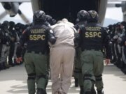 México realiza tercer entrega de narcos a EU; Harfuch confirma el traslado de 37 criminales
