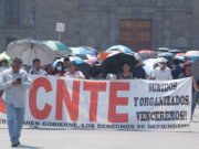 Marchan al zócalo capitalino maestros de la CNTE